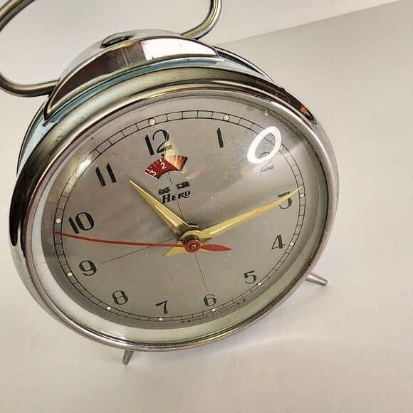 Hero Vintage Inspired Wind Up Metal Table Top Alarm Clock - Picture 2 of 8